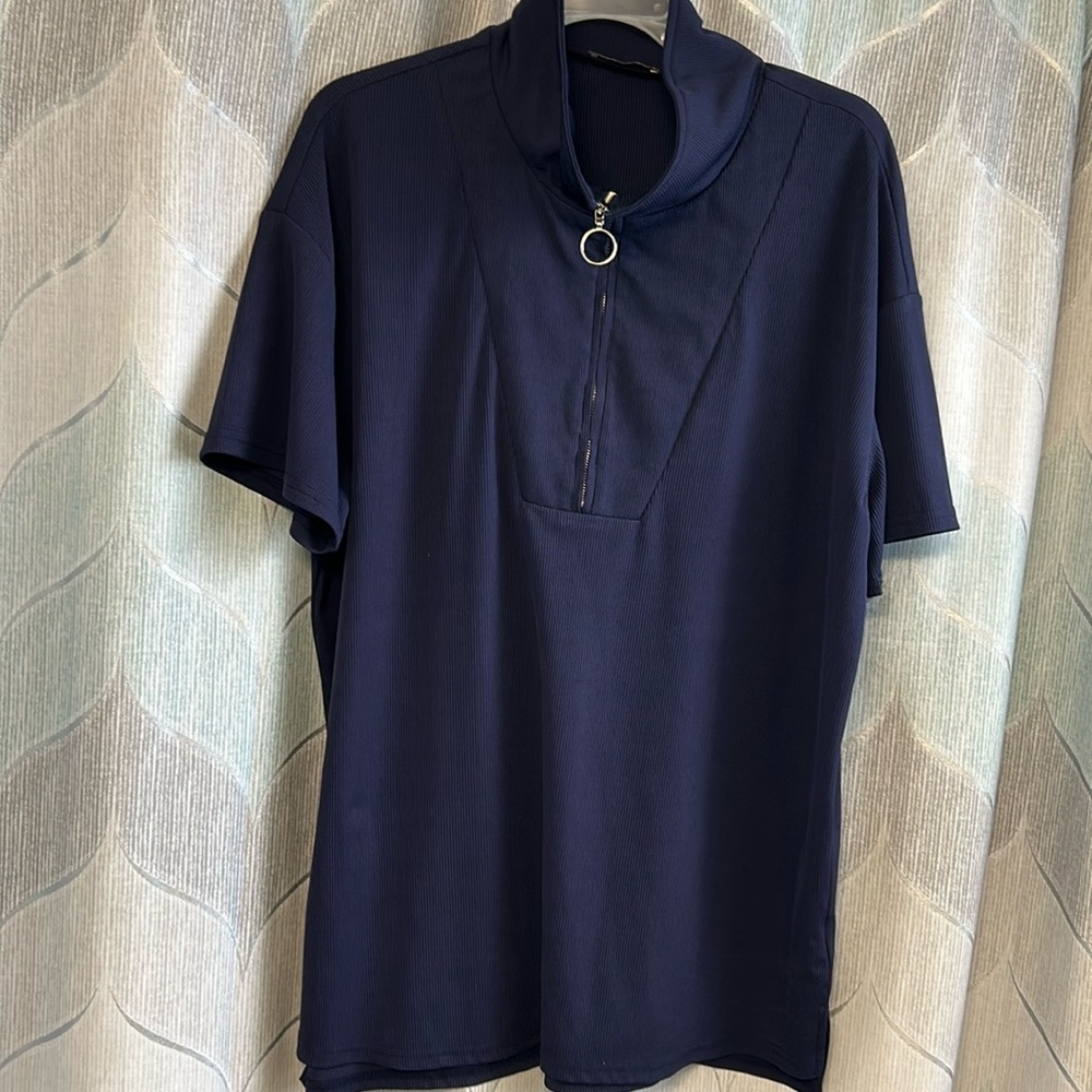 Short sleeve shirt.